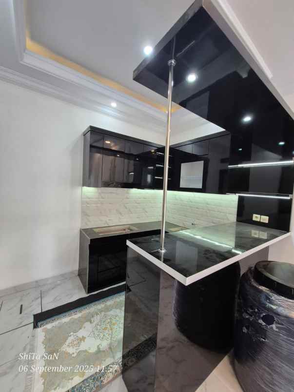 dijual rumah jln raya sawangan mampang