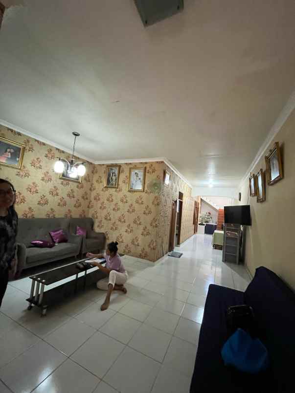 dijual rumah jln raya tole iskandar depok