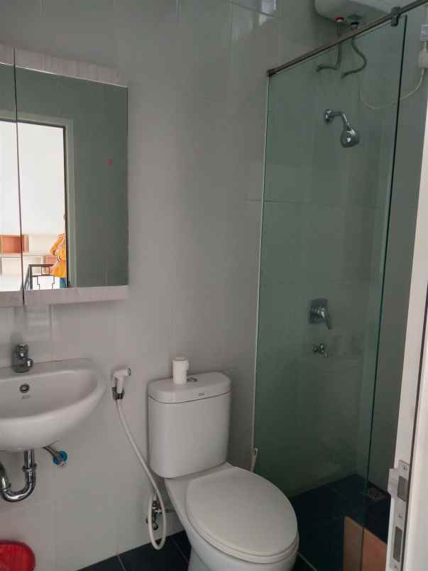 dijual rumah kampung rambutan ciracas