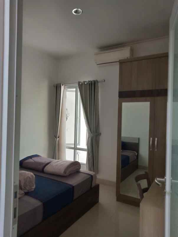 dijual rumah kampung rambutan ciracas