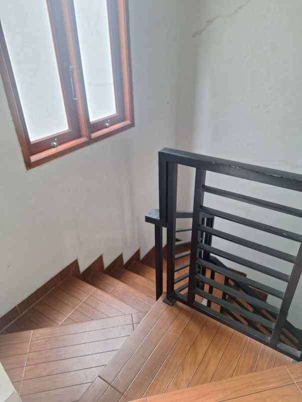 dijual rumah kebagusan