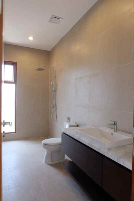 dijual rumah kelapa cengkir kelapa gading