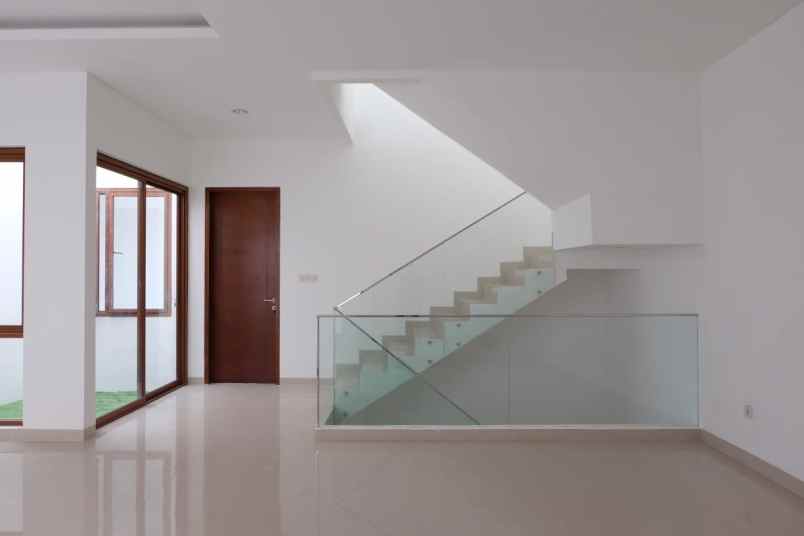 dijual rumah kelapa cengkir kelapa gading