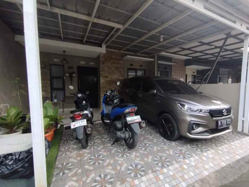 dijual rumah kencana village