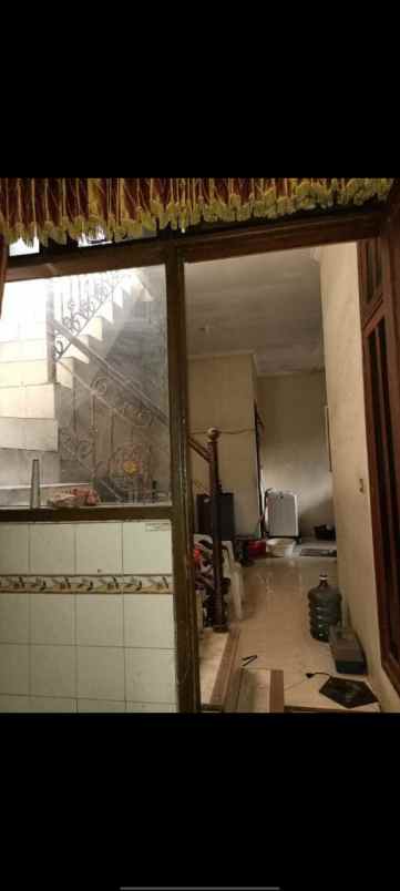 dijual rumah klasik furnish karah strategis dekat toll