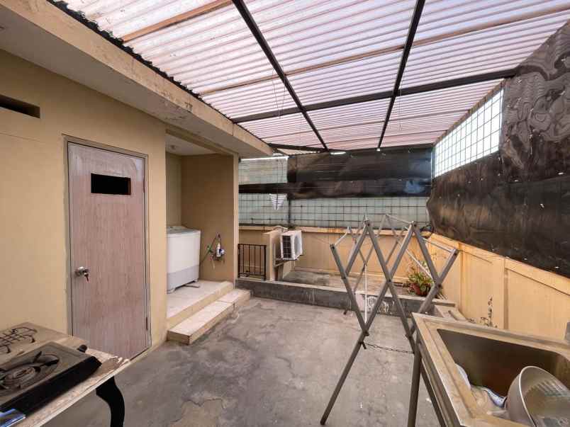 dijual rumah komp mewah kota baru