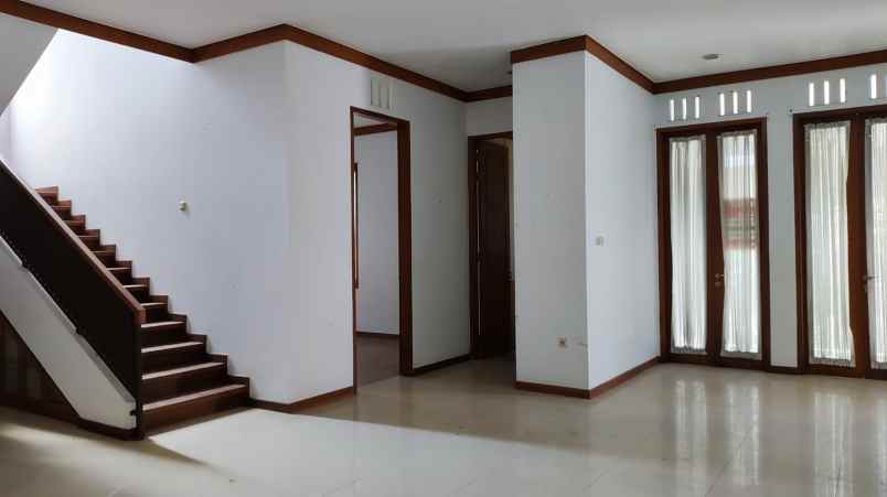 dijual rumah komplek abadi regency