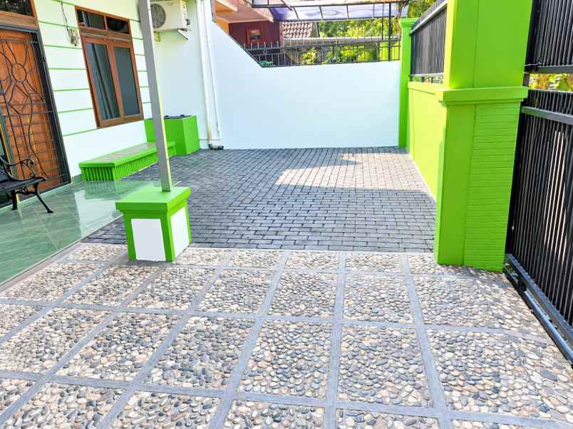 dijual rumah komplek batununggal indah