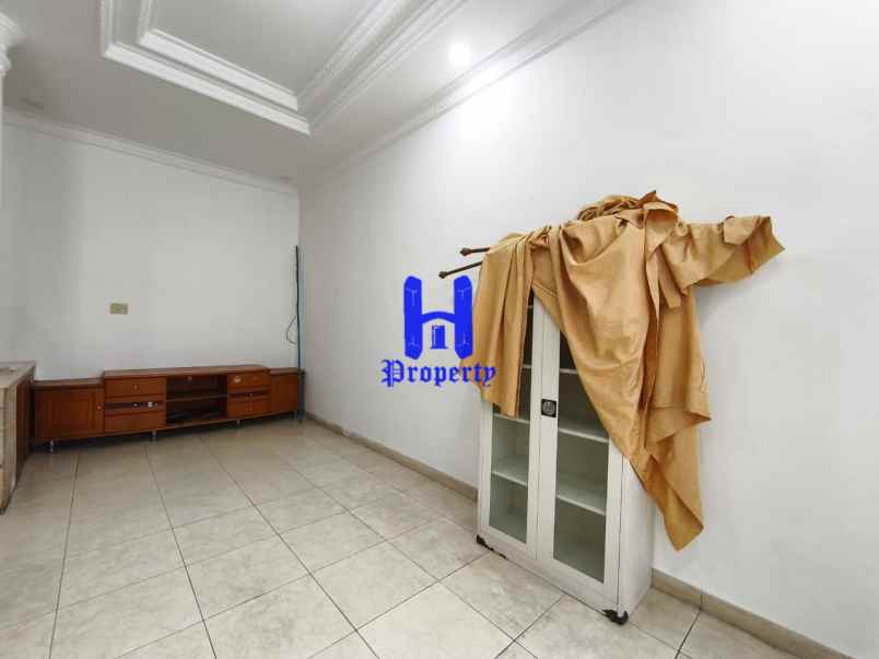 dijual rumah komplek cemara hijau jalan