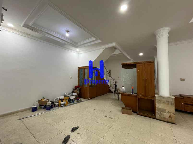dijual rumah komplek cemara hijau jalan