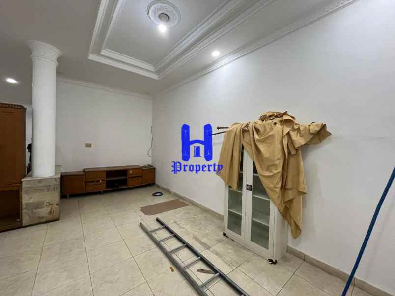 dijual rumah komplek cemara hijau jalan