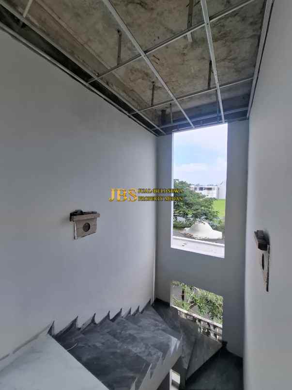 dijual rumah komplek citraland gama