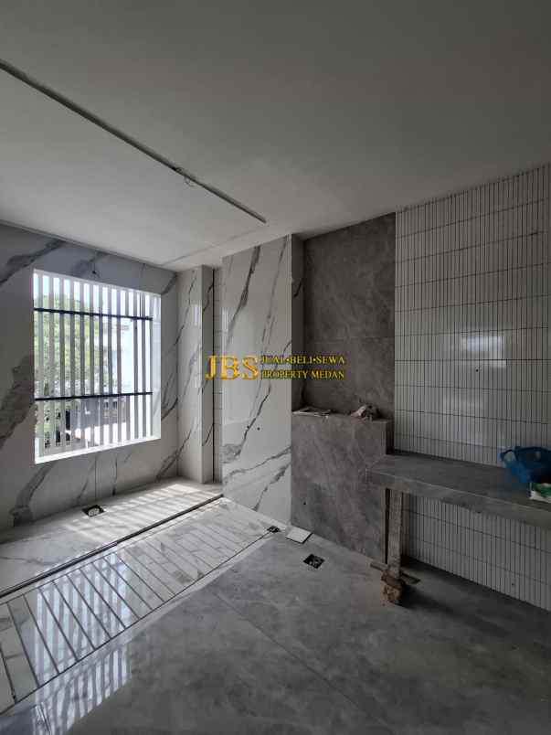 dijual rumah komplek citraland gama