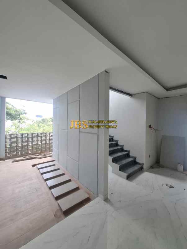 dijual rumah komplek citraland gama
