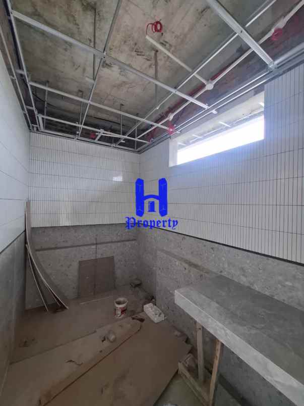 dijual rumah komplek citraland gama