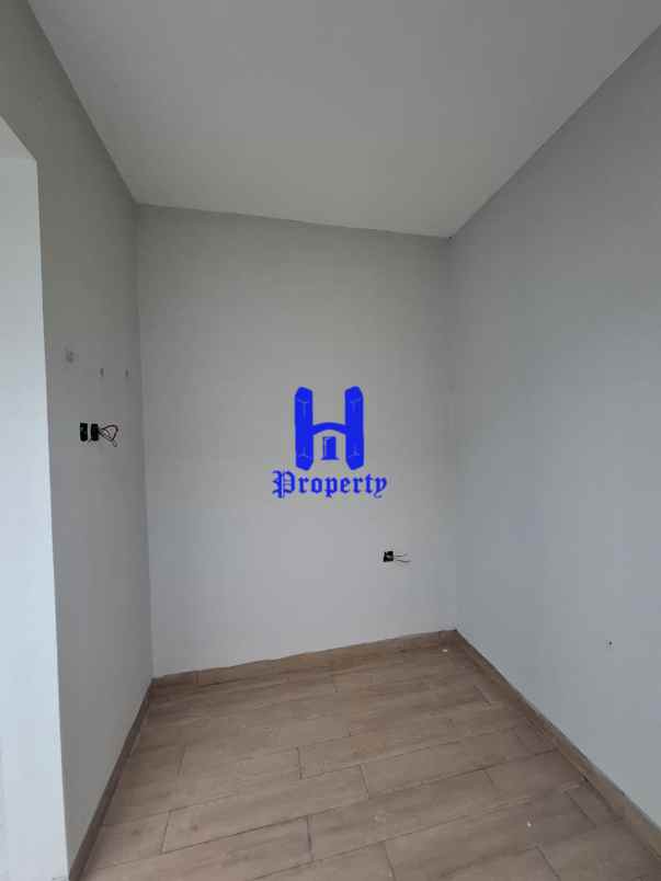 dijual rumah komplek citraland gama