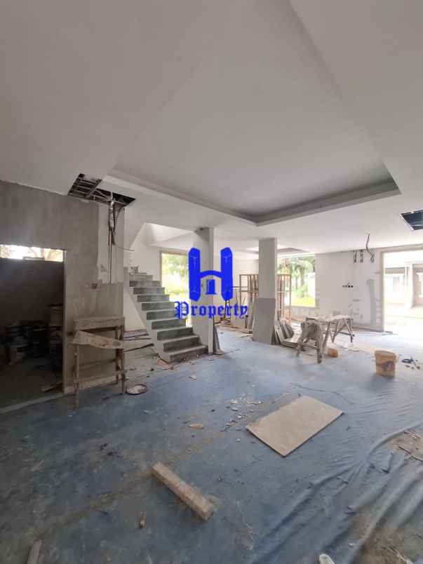 dijual rumah komplek citraland gama