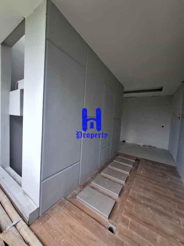 dijual rumah komplek citraland gama