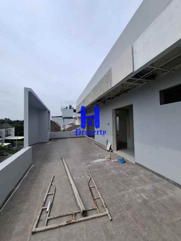 dijual rumah komplek citraland gama