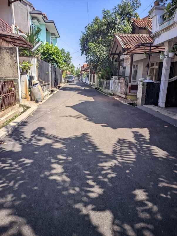 dijual rumah komplek margahayu buahbatu
