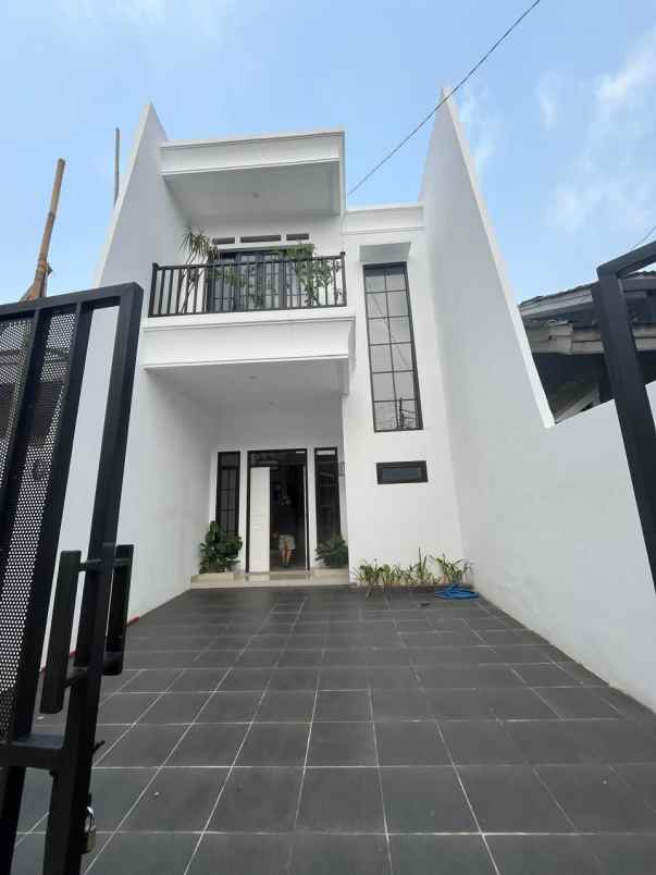 dijual rumah komplek megapolitan cinere