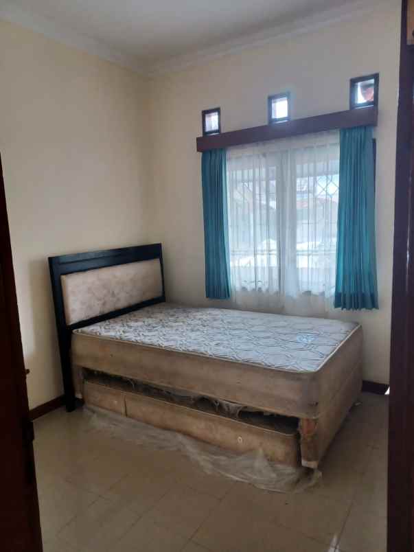 dijual rumah komplek mitra dago