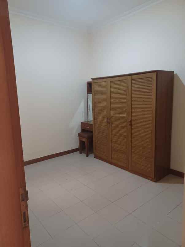 dijual rumah komplek mitra dago