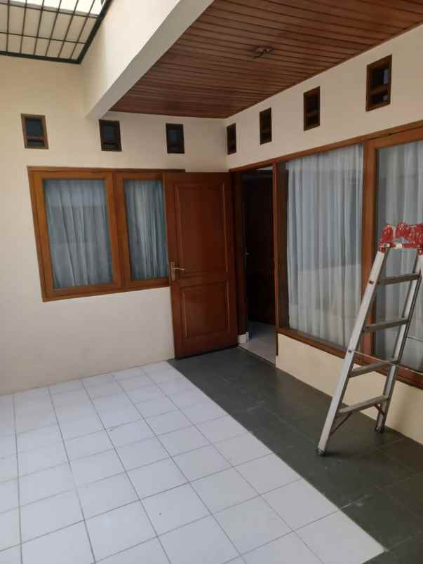 dijual rumah komplek mitra dago