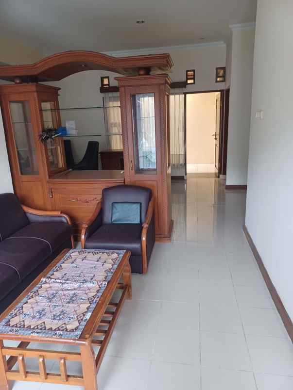 dijual rumah komplek mitra dago