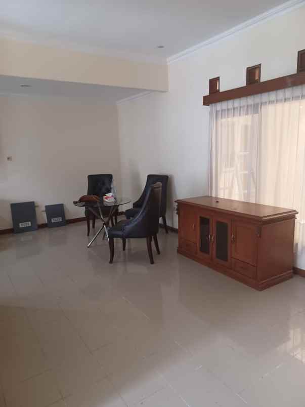 dijual rumah komplek mitra dago