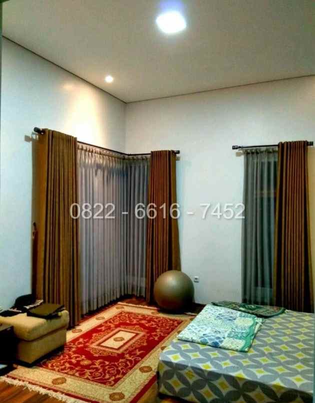 dijual rumah komplek sariwangi