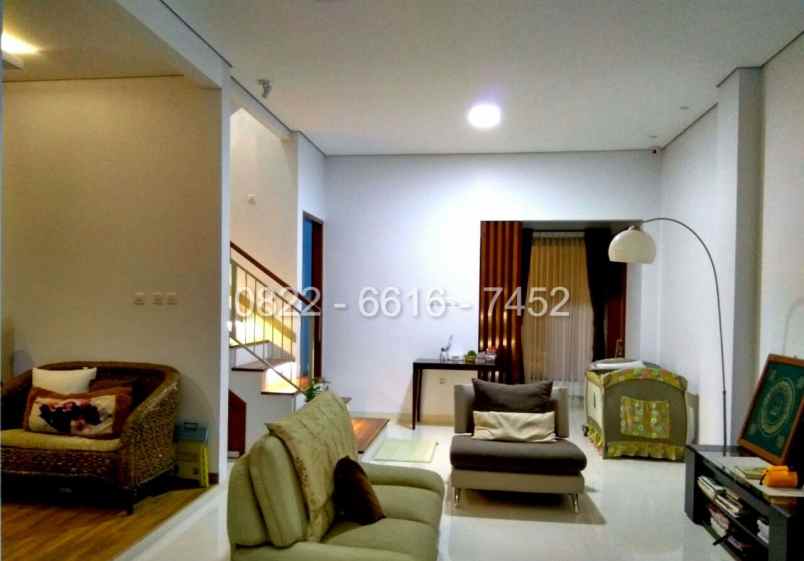 dijual rumah komplek sariwangi