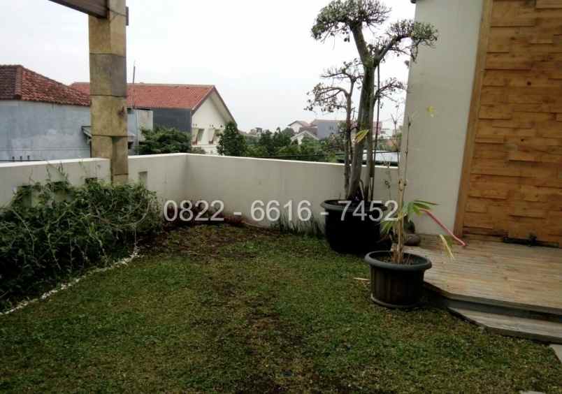 dijual rumah komplek sariwangi