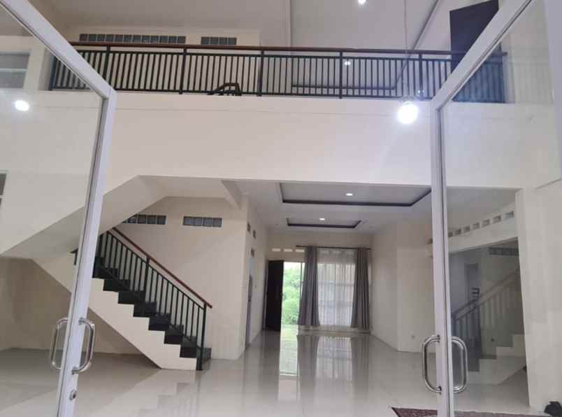 dijual rumah komplek setra duta