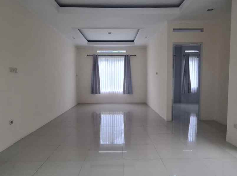 dijual rumah komplek setra duta
