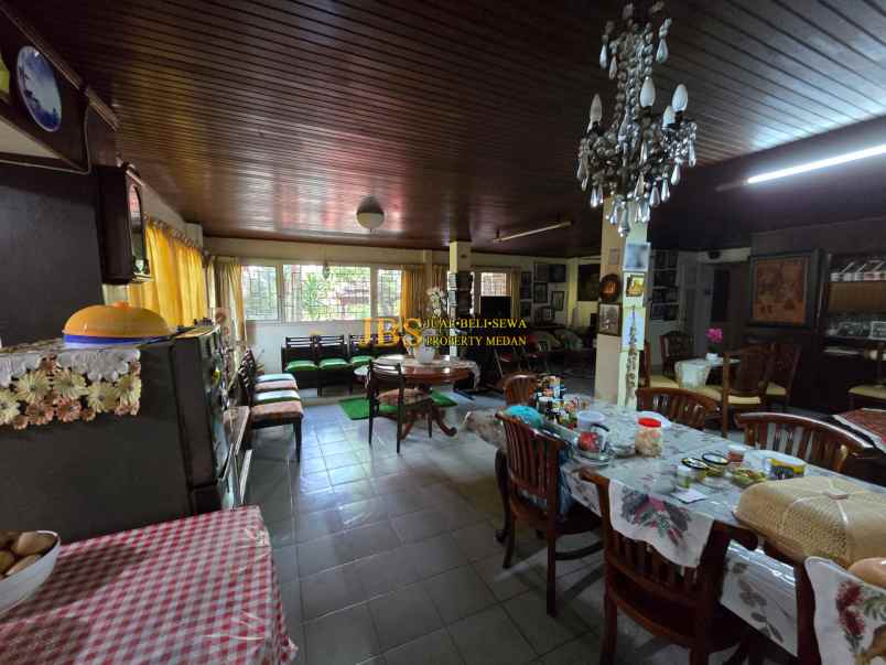 dijual rumah kondisi siap huni di jalan mahoni medan
