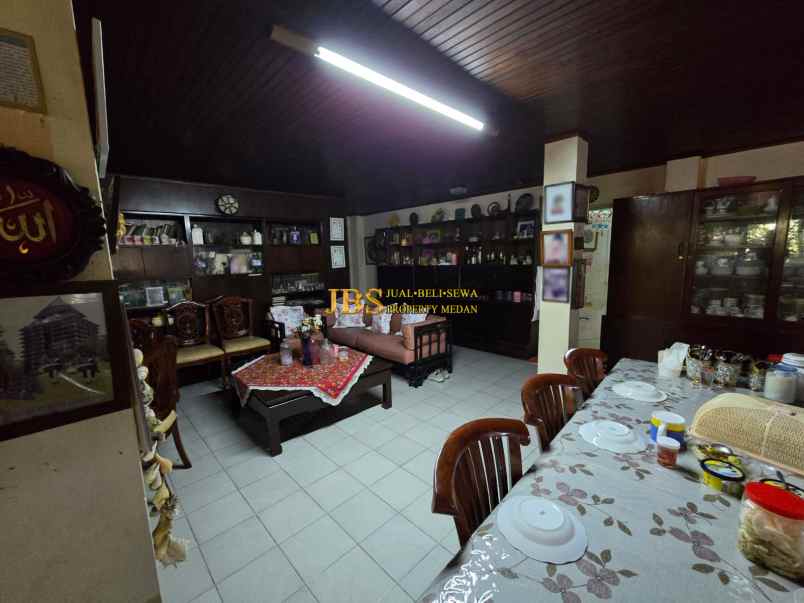 dijual rumah kondisi siap huni di jalan mahoni medan