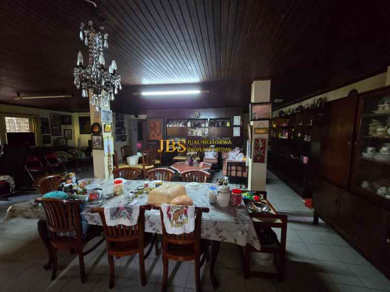 dijual rumah kondisi siap huni di jalan mahoni medan