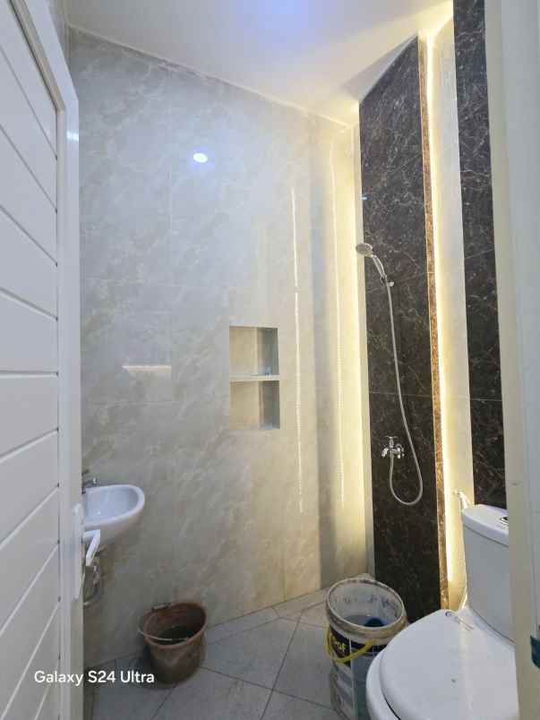 dijual rumah kota harapan indah bekasi