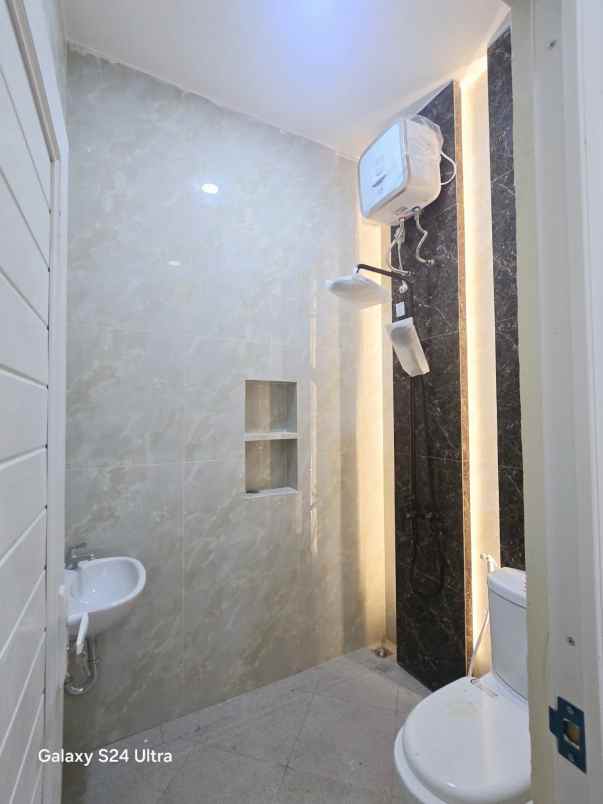 dijual rumah kota harapan indah bekasi