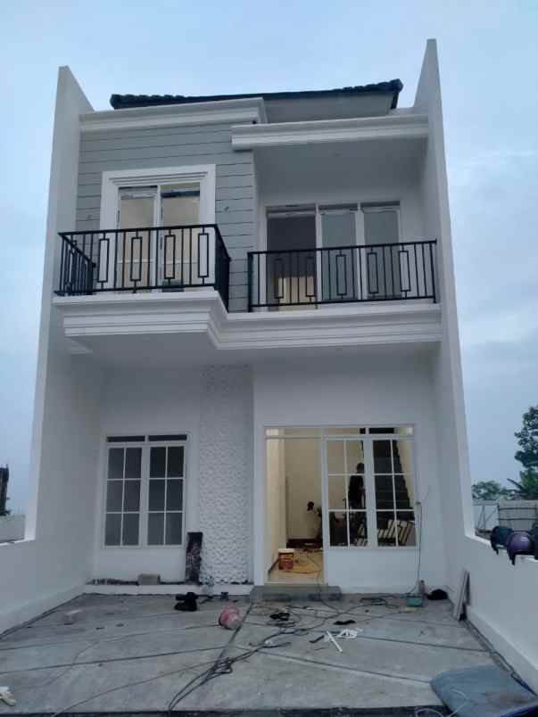 dijual rumah lawang