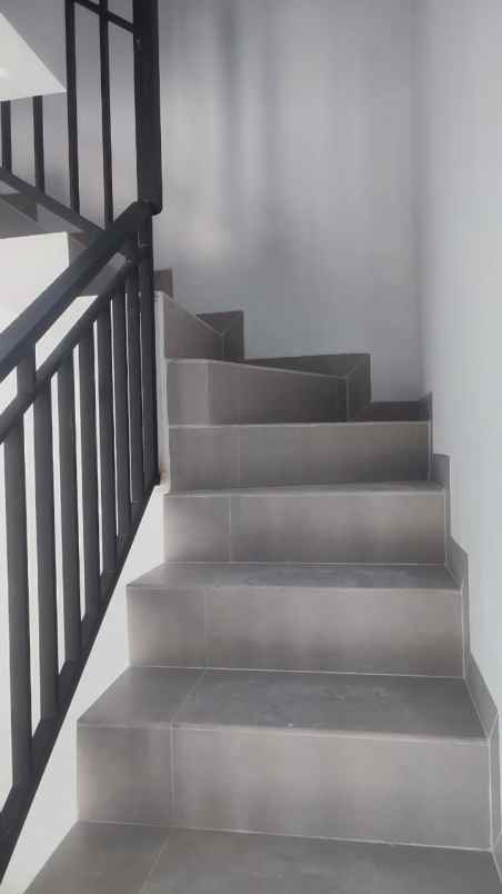 dijual rumah lenteng agung