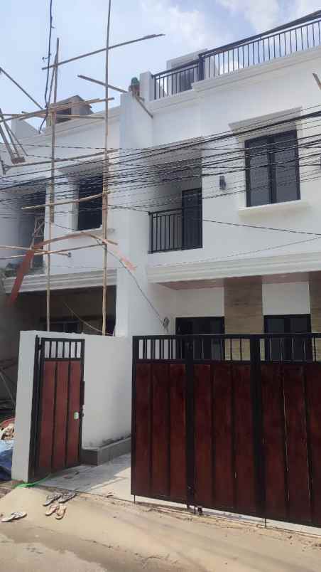 dijual rumah lenteng agung