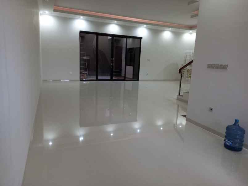 dijual rumah lokasi dekat binus araya malang