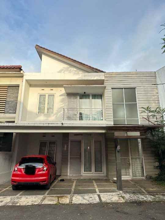 dijual rumah luas di cluster cigadung dago bandung
