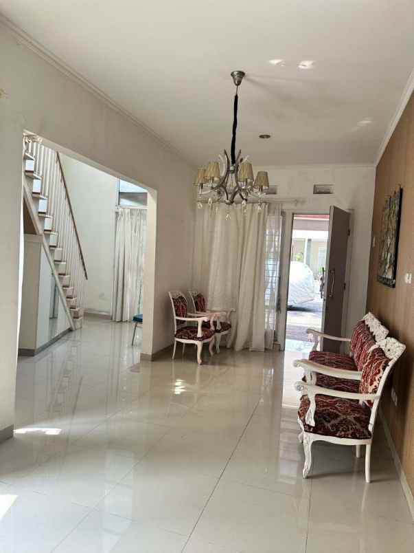 dijual rumah luas di cluster cigadung dago bandung