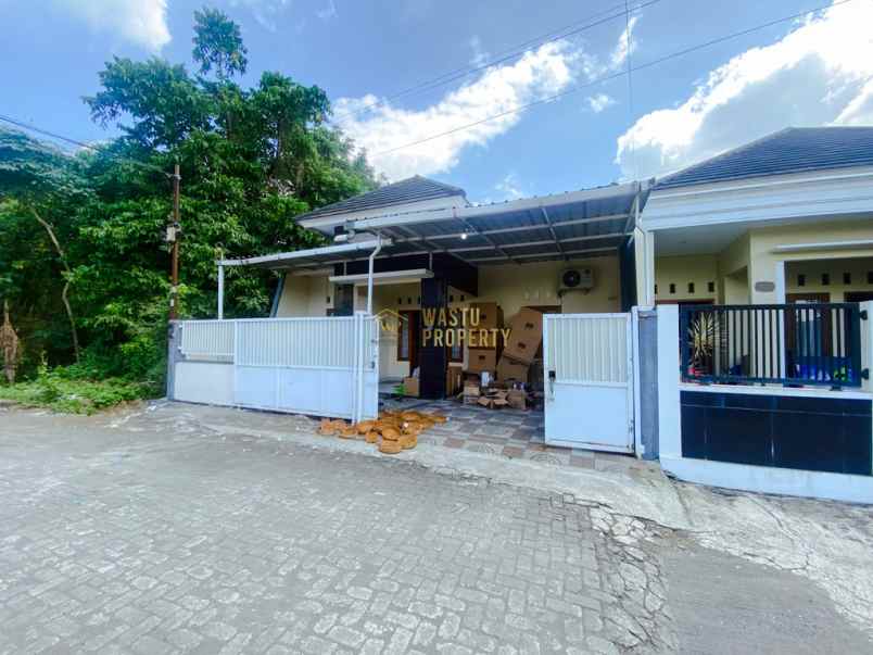 dijual rumah maguwoharjo depok sleman