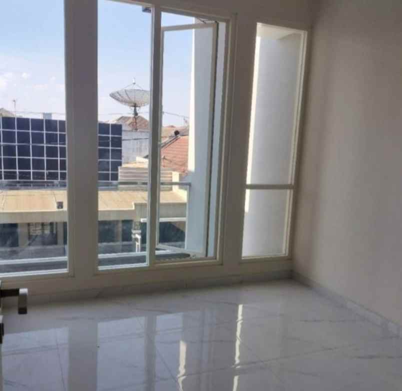 dijual rumah manyar kertoadi