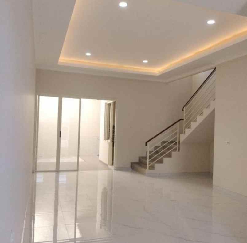 dijual rumah manyar kertoadi