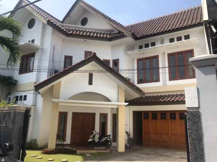 dijual rumah manyar kertoadi